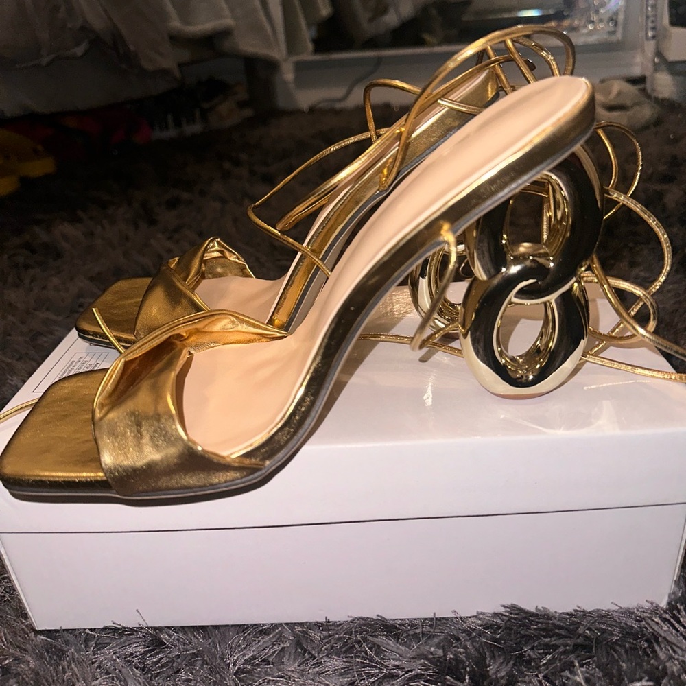 GOLD CHAIN HEELS SIZE EUR 40 9.5 WOMENS